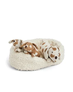 Hundekurv med strikkede hund og hvalpe