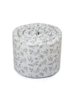 Sengerand, grå blomsterhave